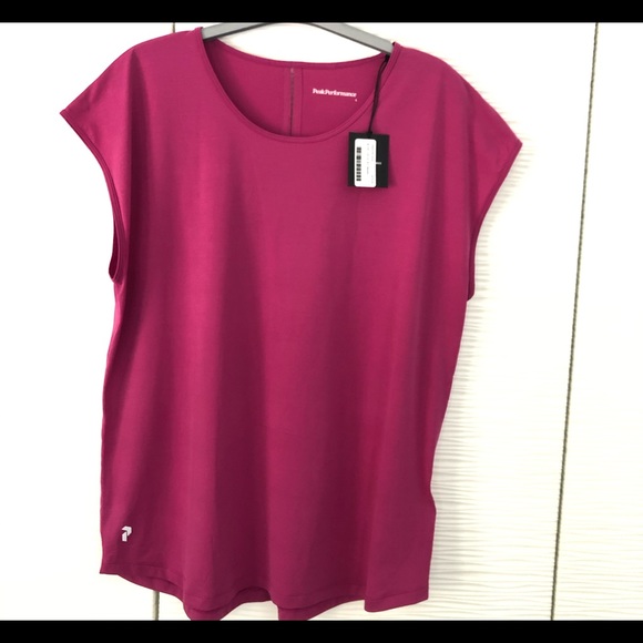 NWT - Peak Performance activewear top - Picture 1 of 4